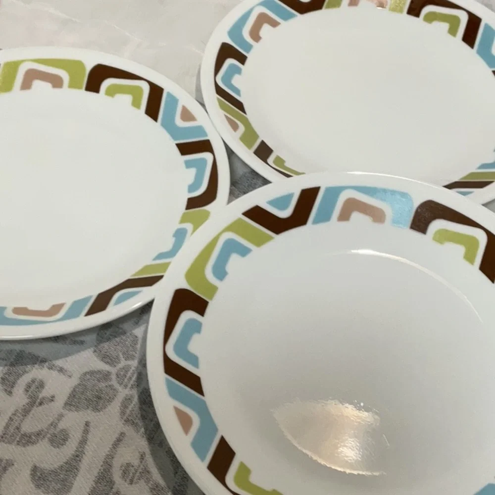 13 pc. Corelle ‘Squared’ dinnerware. Never used.